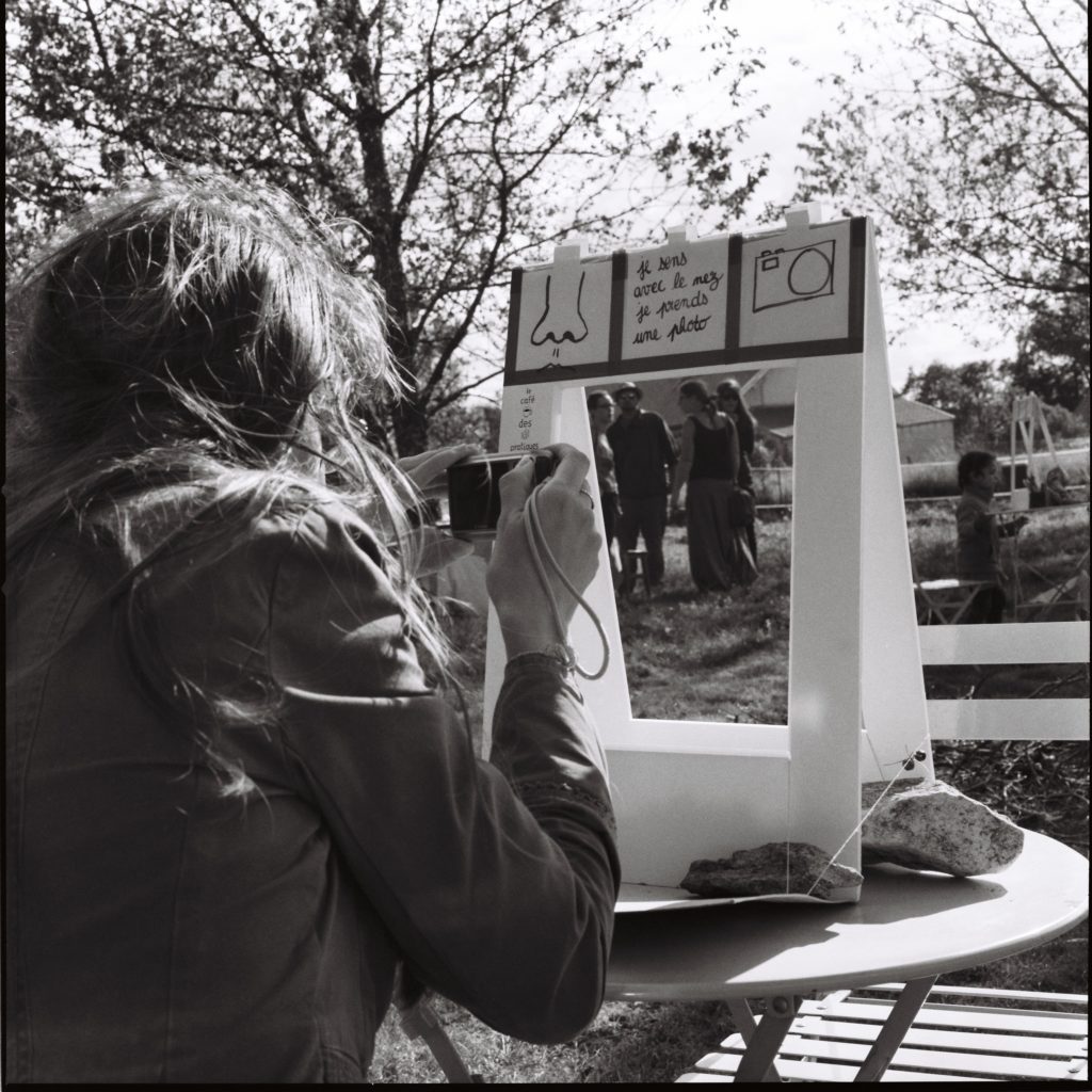 Elle observe. Outils pédagogiques